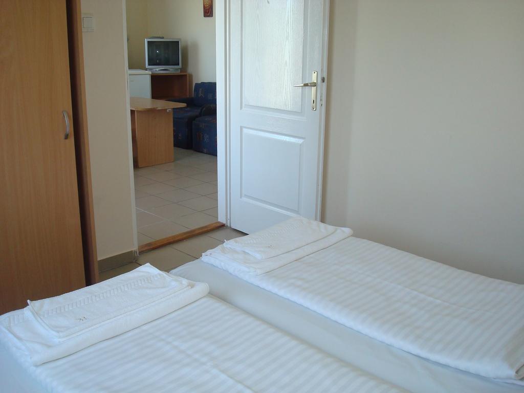 Termal Kemping Apartmanok Tiszaújváros Habitación foto